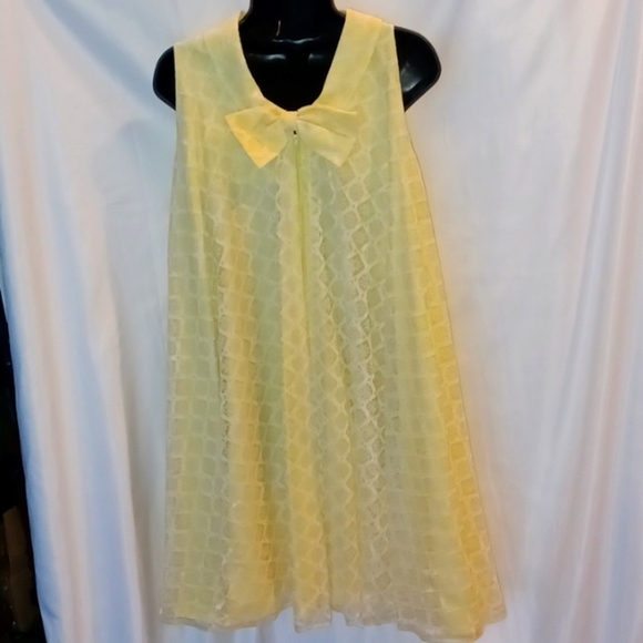 Toni Lynn Vintage 60s Dress, Lemon yellow, lace overlay, Size 9, 19" PTP, 36"L - Picture 3 of 7